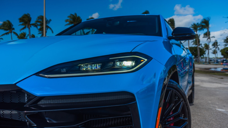 Lamborghini Urus SE Rental in Miami: The Hybrid Super SUV for a New Era hero image